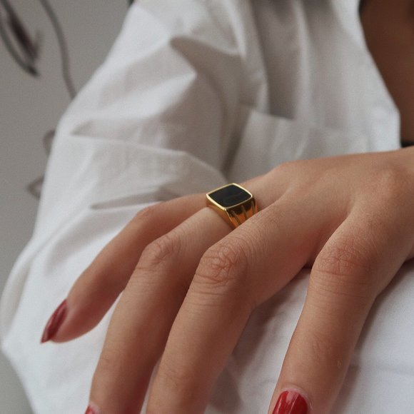 NEW 18K Gold Plated Black Square Signet Ring - Picture 2 of 8